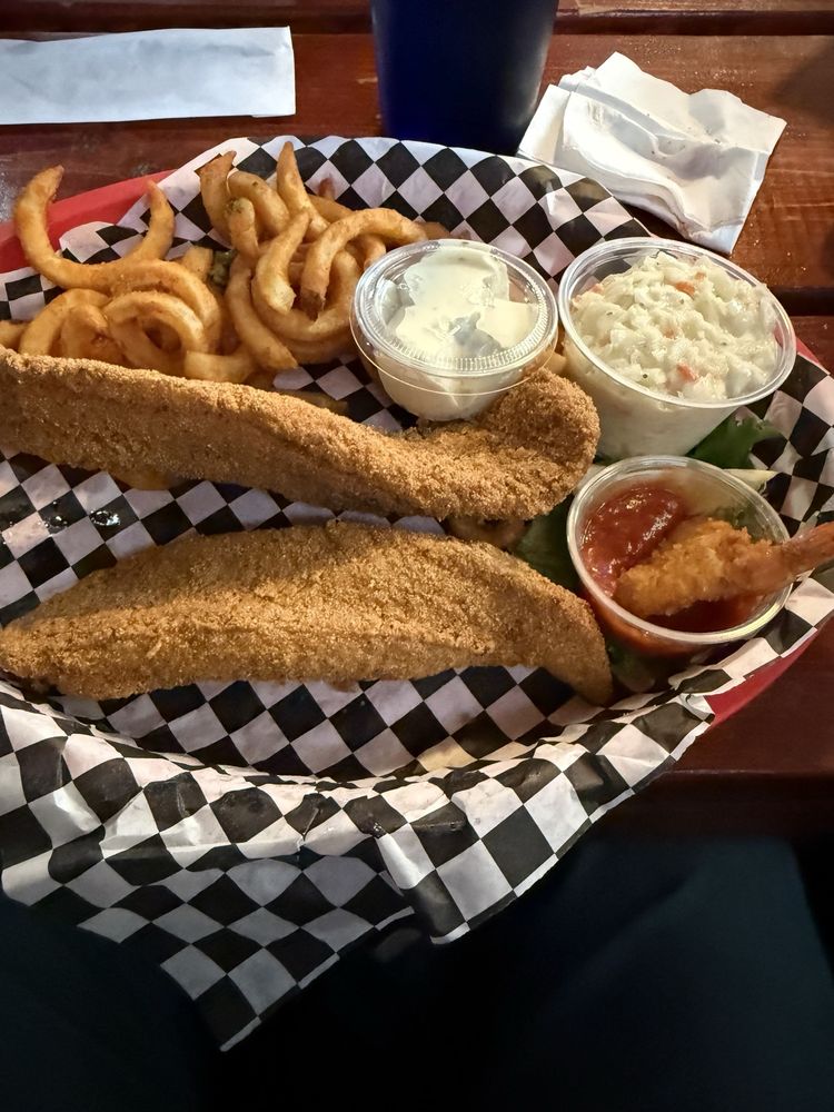 Crazy Craig's Shipwreck Bar & Grill Logo