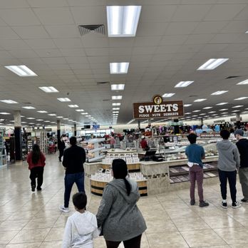 Buc-ee's - Gas Stations Near Me - Hillsboro, Texas