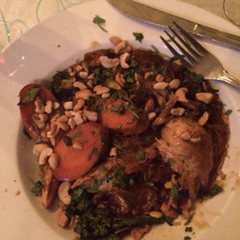 L May Eatery - Cashew chicken - amazing! - Cocktail Bars Near Me - Dubuque, Iowa