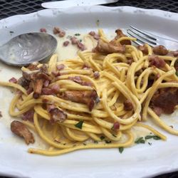 Restaurant La Conchiglia - Hausgemachte nudeln mit pfifferlingen und speck.... lecker!