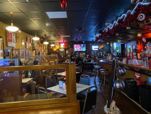 Matt's Bar and Grill by null