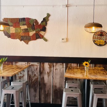 The Inked Pig - Dining area - Barbeque Near Me - Gainesville, Georgia