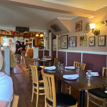 Red Rooster Bistro - Interior - New American Near Me - Cutchogue, New York