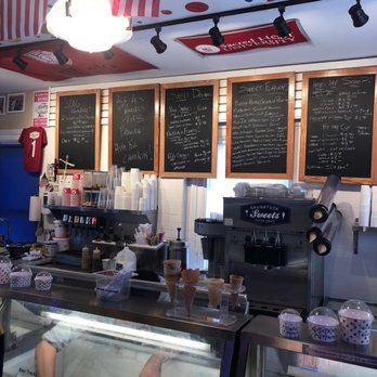 Saugatuck Sweets - Ice Cream & Frozen Yogurt Near Me - Fairfield, Connecticut