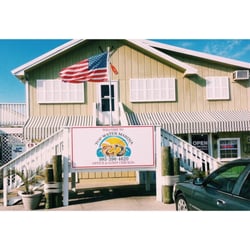Top Water Marina - Top Water Marina Store and Lodge