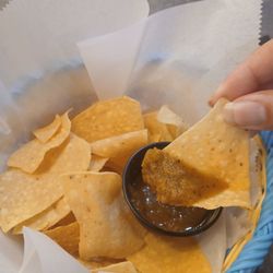El Meneo Restaurant & Lounge - The salsa is good but they serve you so little