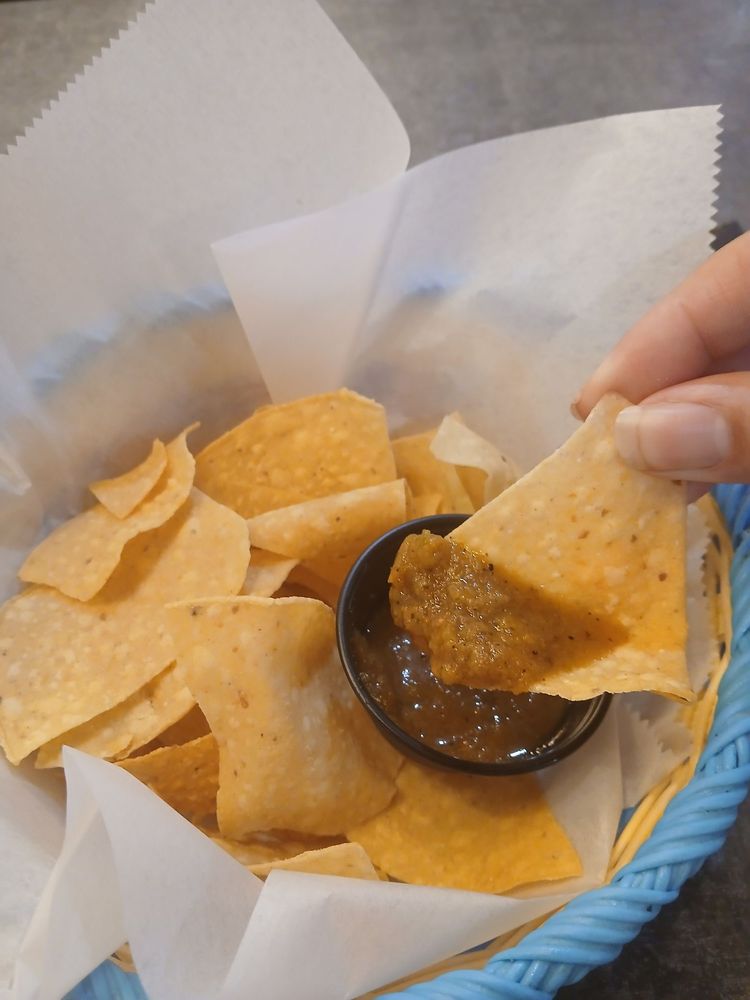 El Meneo Restaurant & Lounge