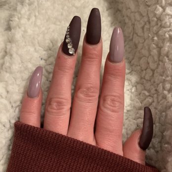Tres Jolie Nail Spa - Nail Salons Near Me - Carol Stream, Illinois