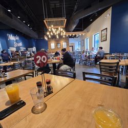 Maple Street Biscuit Company - Murfreesboro - Dining area