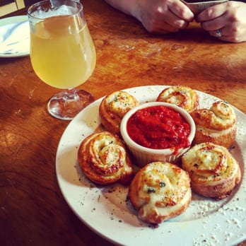 Piecasso - Garlic knots and Stowe's strawberry apple hard cider - Pizza Near Me - Stowe, Vermont