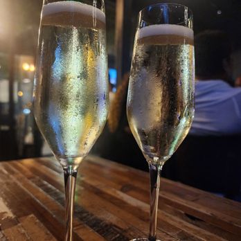 District - Oakland - Late night Prosecco time - Wine Bars Near Me - Oakland, California District - Oakland - Late night Prosecco time - Wine Bars Near Me - Oakland, California