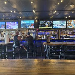 Food and Beer - Fruitville - Plenty of TVs and drinks!