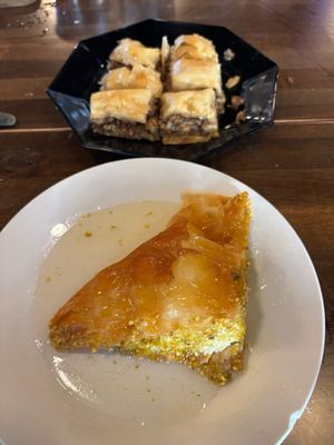 Old Towne & Sanna's by null