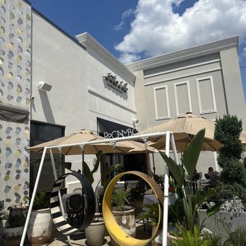 Etoile Cuisine et Bar - Outdoor patio - French Near Me - Houston, Texas