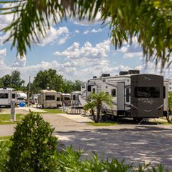 Sun Retreats Orlando ChampionsGate - Full hookup RV site