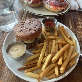 Jeffrey's Grocery - Burger | IG & TikTok @territheplatypus.eatz - Seafood Near Me - New York, New York Jeffrey's Grocery - Burger | IG & TikTok @territheplatypus.eatz - Seafood Near Me - New York, New York