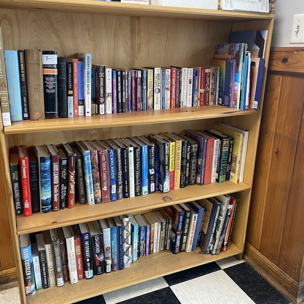 Charlie's Diner - Shelf of books you can leave a book or take a book. Donate some books here. - Diners Near Me - Jacksonville, Florida