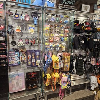 Hot Topic - Merch - Accessories Near Me - Valencia, California