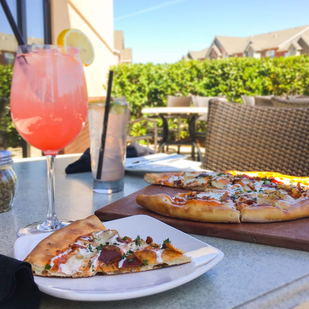 UPPER CRUST WOOD FIRED PIZZA Updated August 2024 215 Photos & 203