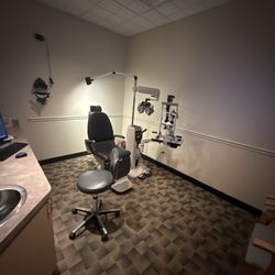 Premier Eye Care & Surgery - Clinic suite - Exam/Diagnostics