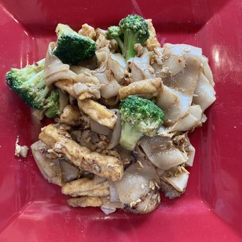 Thai & Noodle Outlet - Pad See-Ew With Tofu - Thai Near Me - Pittsburgh, Pennsylvania Thai & Noodle Outlet - Pad See-Ew With Tofu - Thai Near Me - Pittsburgh, Pennsylvania