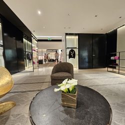 Chanel - The clothes lounge