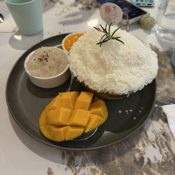 Naya Dessert Cafe - Mango tango - Cafes Near Me - Davis, California