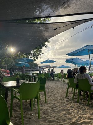 Dinghy's Beach Bar & Grill by null