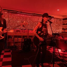 Jenn Champion performing