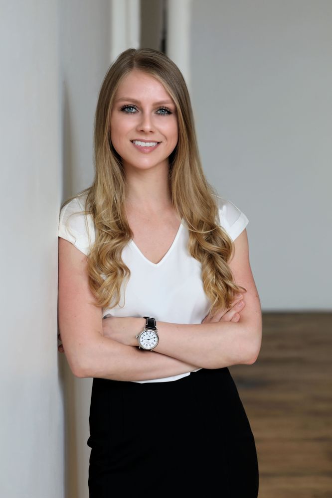 ASHLEY CHRISTIANSON REALTOR® Updated June 2024 28 Photos 2005 SE