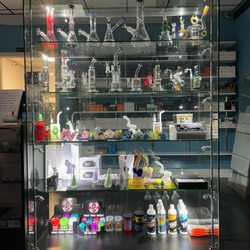 1st Wave Vapor And Smoke Shop Federal Highway - What a beautiful looking display!