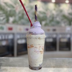 Lina's Frozen Treats and Cafe - Halo halo