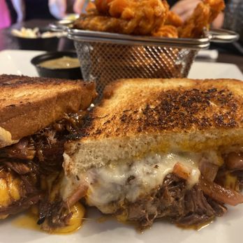 Drifters Kitchen and Bar - Cocktail Bars Near Me - Ridge, New York