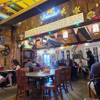 Broadway Oyster Bar - Dining room - Cajun/Creole Near Me - St. Louis, Missouri