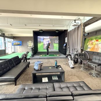 King Swing - Simulator and lounge - Golf Near Me - Aiea, Hawaii