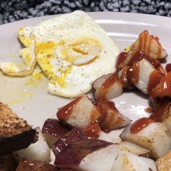 Harbor View Cafe - Potatoes are terrible and once again the egg was way over cooked for over easy - Breakfast & Brunch Near Me - Charlevoix, Michigan