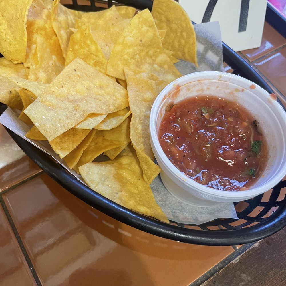 La Villa Burgers - Chips n Salsa to start - crispy chips and tasty salsa!! - Mexican Near Me - Banning, California La Villa Burgers - Chips n Salsa to start - crispy chips and tasty salsa!! - Mexican Near Me - Banning, California