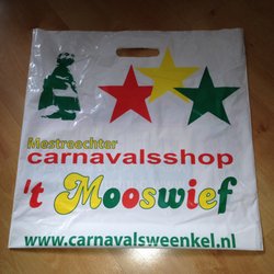 Carnavalsshop 't Mooswief - Carnavalsship 't Mooswief is home to the red, yellow, and green items essential for any proper Carnaval AKA Vastelaovend celebration!