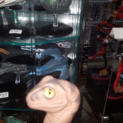 Sports 'n' More - Bob the Raptor Says "The Statues here are really cool."