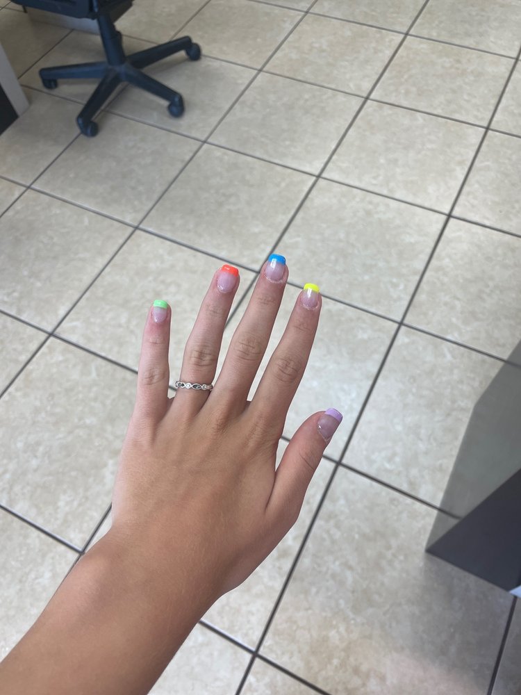 METRO NAILS Updated September 2024 2881 Clark Rd, Sarasota, Florida