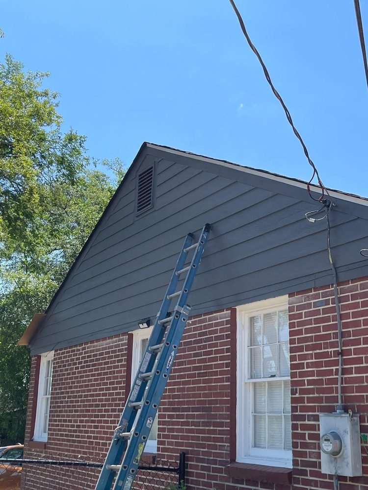 Slide of Alvarez Roofing