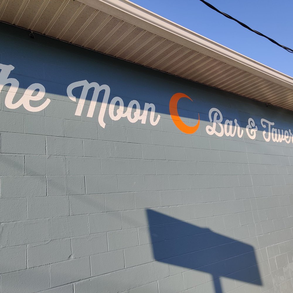 THE MOON BAR AND TAVERN Updated September 2024 301 S Burhans Blvd