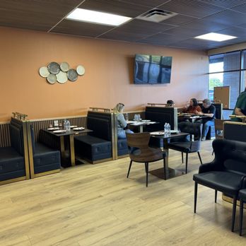 Parotta Palace - Ambiance - Indian Near Me - Weldon Spring, Missouri