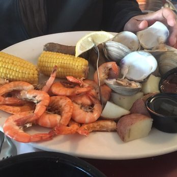 Red Drum Tap House - Lowcountry boil - American Near Me - Nags Head, North Carolina
