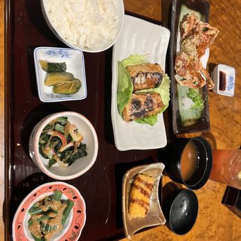 Ginko Japanese Restaurant - Tanoshimi Lunch - Japanese Near Me - Etobicoke, Ontario Ginko Japanese Restaurant - Tanoshimi Lunch - Japanese Near Me - Etobicoke, Ontario