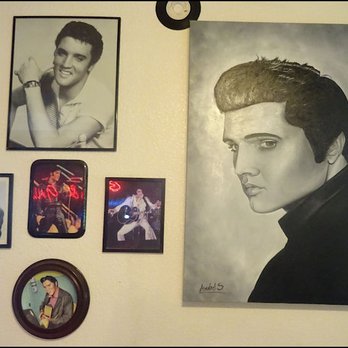 50's Roadhouse Restaurant - Elvis is alive and well at 50's Roadhouse Restaurant! - American Near Me - Knights Ferry, California 50's Roadhouse Restaurant - Elvis is alive and well at 50's Roadhouse Restaurant! - American Near Me - Knights Ferry, California