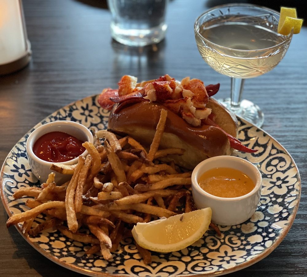 FOUNDERS HOUSE PUB AND PATIO 209 Photos & 117 Reviews 117 Broad St