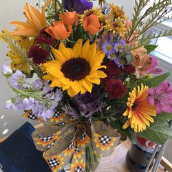 Evans Flower Shop - Floral arrangement