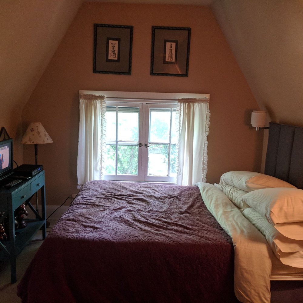 Stone Soup Inn - Hotels Near Me - Indianapolis, Indiana Stone Soup Inn - Hotels Near Me - Indianapolis, Indiana