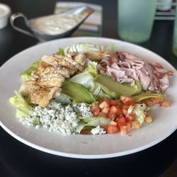 Bogey's Public House - The Big Cobb Salad - IG: @nelson_eats